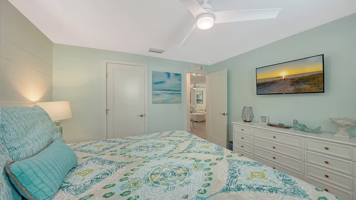 Primary bedroom with a king bed and wall-mounted TV